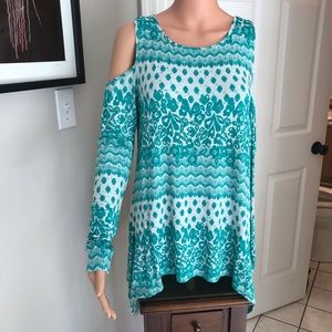 Super soft shoulder less shirt.